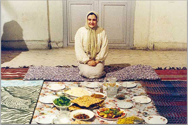 گلاب آدینه در فیلم مهمان مامان گلاب آدینه در فیلم مهمان مامان
