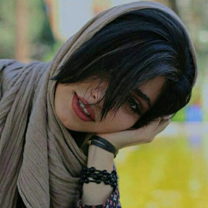 عکس دختر ایرانی با موهای مشکی